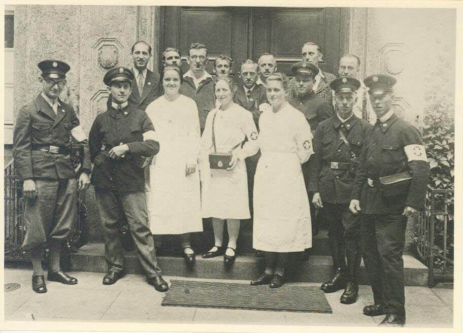 Gruppenbild-Blumenstraße-mit-Frauen.jpg