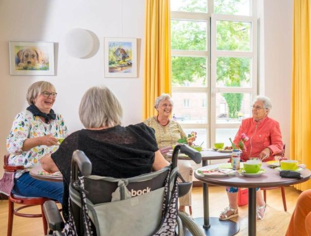 ASZ-Gruppenbild-zugeschnitten.jpg