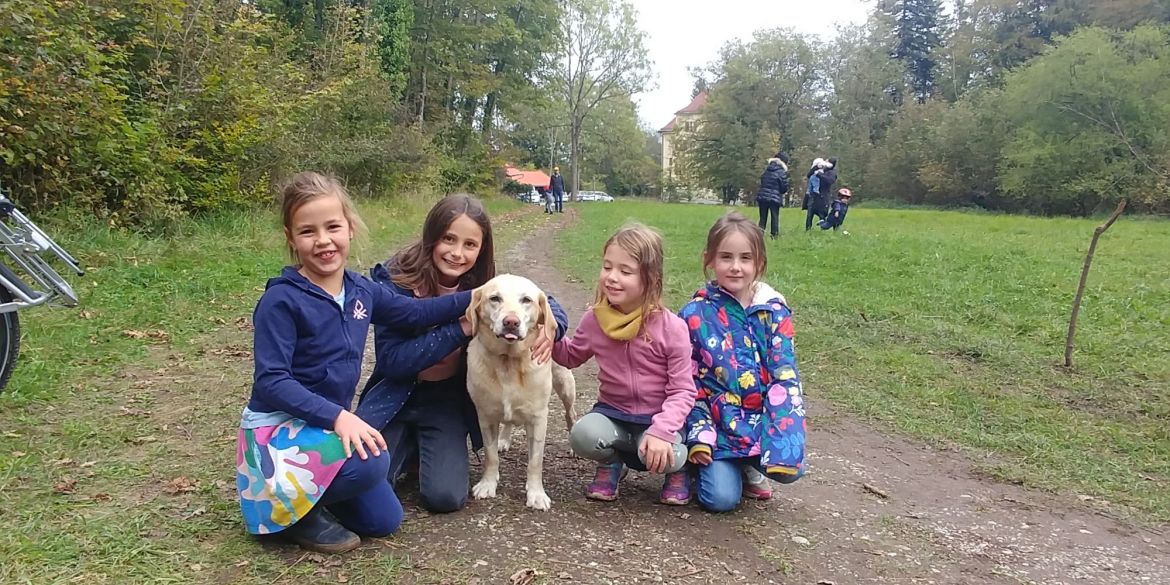 Hort_im_Wald_Kinder_mit_Hund.jpg