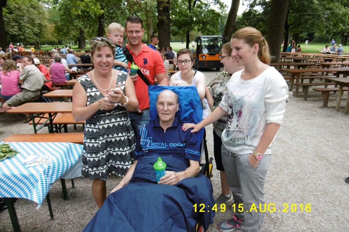 3-Biergarten-Hirschgarten-150816-2_web.jpg