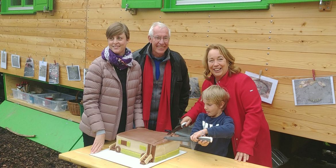 Hort_im_Wald_Anschnitt-Bauwagen-Kuchen.jpg